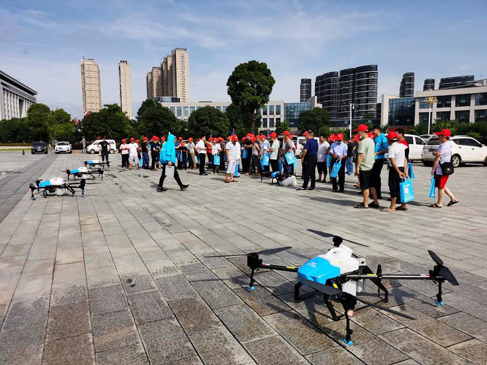 Agrarische drone versnelt het zaaien van Chinese rijst
